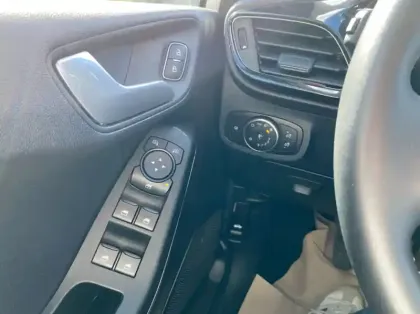 Photo 5 Ford Fiesta 1.0 EcoBoost Hybrid 125ch Titanium Business 5p