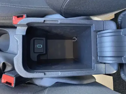 Photo 46 Ford Fiesta Gén. V Ph2 Titanium Business 5