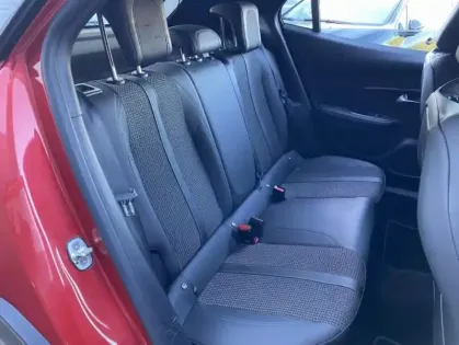 Photo 27 Peugeot 2008 II 1.2 PT 130 S&S GT Line