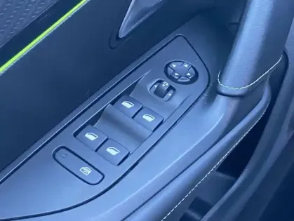 Photo 14 Peugeot 2008 II 1.2 PT 130 S&S GT Line