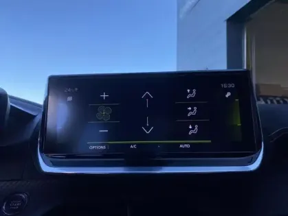 Photo 15 Peugeot 2008 II 1.2 PT 130 S&S GT Line