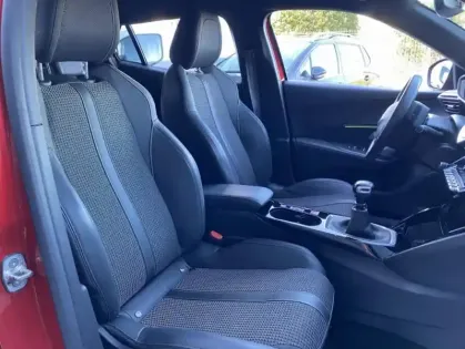 Photo 26 Peugeot 2008 II 1.2 PT 130 S&S GT Line