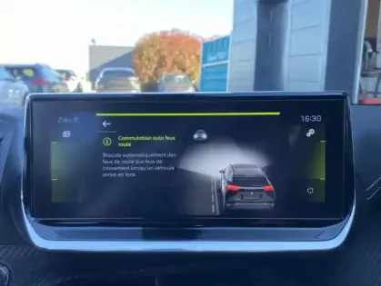 Photo 10 Peugeot 2008 II 1.2 PT 130 S&S GT Line