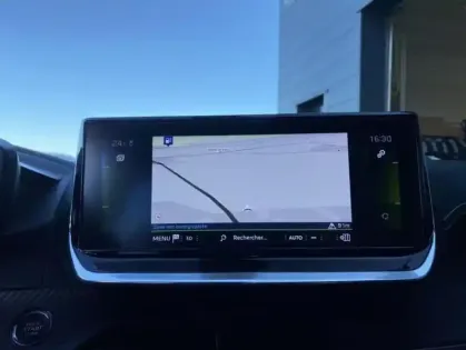 Photo 8 Peugeot 2008 II 1.2 PT 130 S&S GT Line