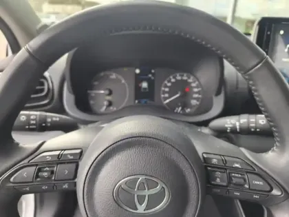 Photo 11 Toyota Yaris Hybride 116h Dynamic