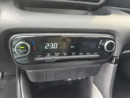 Photo 14 Toyota Yaris Hybride 116h Dynamic