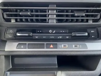 Photo 9 Peugeot Expert III Taille M 2.2 Diesel 180 S&S EAT8