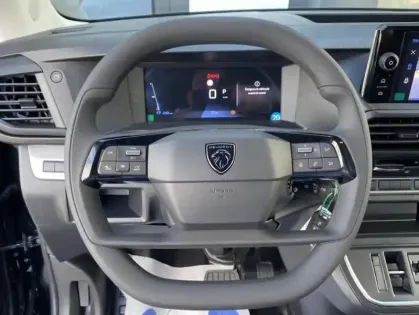 Photo 11 Peugeot Expert III Taille M 2.2 Diesel 180 S&S EAT8