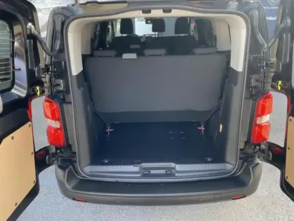 Photo 18 Peugeot Expert III Taille M 2.2 Diesel 180 S&S EAT8