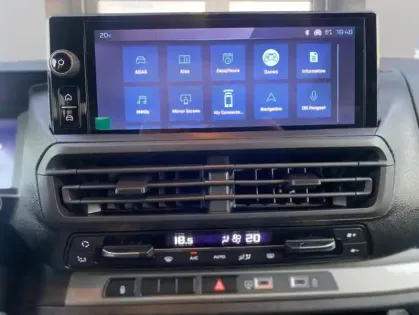 Photo 7 Peugeot Expert III Taille M 2.2 Diesel 180 S&S EAT8