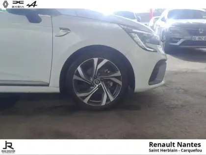 Photo 8 Renault Clio  1.6 E-Tech hybride 140ch RS Line