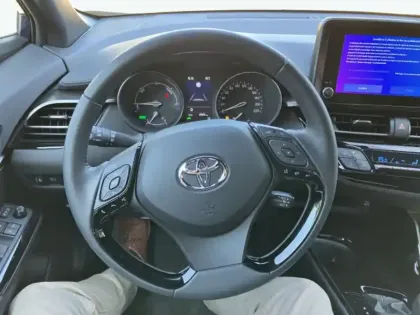 Photo 7 Toyota C-HR  2.0 Hybride 184ch Design Ultimate E-CVT