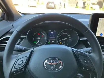 Photo 8 Toyota C-HR  2.0 Hybride 184ch Design Ultimate E-CVT