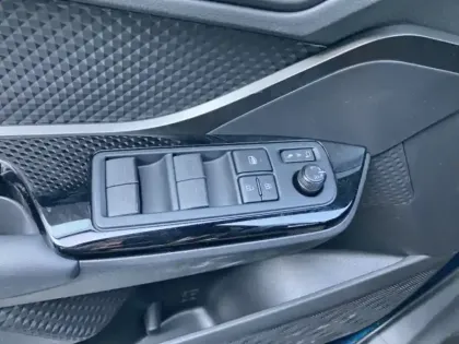 Photo 11 Toyota C-HR  2.0 Hybride 184ch Design Ultimate E-CVT