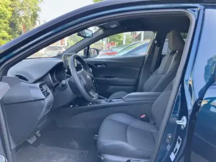 Photo 12 Toyota C-HR  2.0 Hybride 184ch Design Ultimate E-CVT