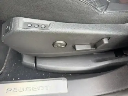 Photo 14 Peugeot 3008  1.6 PureTech 180ch S&S GT Line EAT8