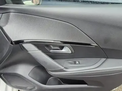 Photo 13 Peugeot 208  e- 136ch GT