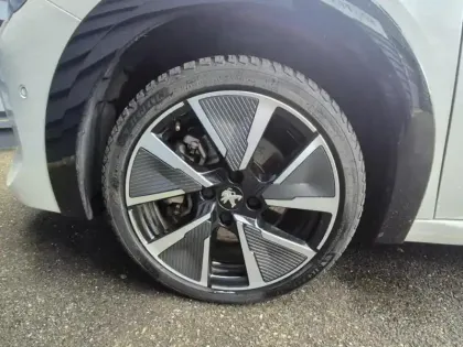 Photo 8 Peugeot 208  e- 136ch GT