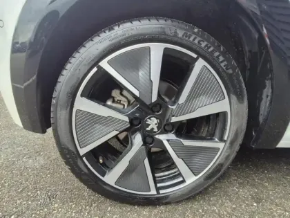 Photo 5 Peugeot 208  e- 136ch GT