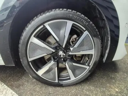 Photo 6 Peugeot 208  e- 136ch GT