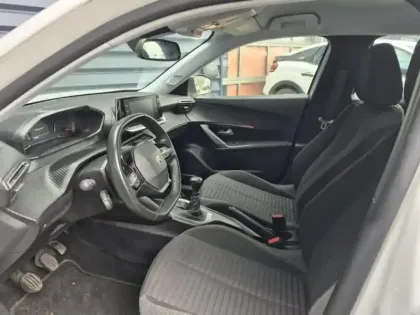 Photo 11 Peugeot 2008  1.2 PureTech 100ch S&S Active Pack