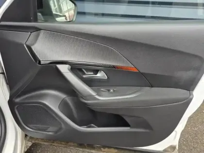 Photo 14 Peugeot 2008  1.2 PureTech 100ch S&S Active Pack