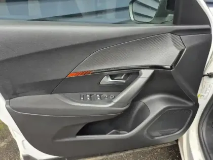 Photo 10 Peugeot 2008  1.2 PureTech 100ch S&S Active Pack