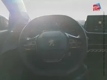 Photo 11 Peugeot 208  e- 136ch Style