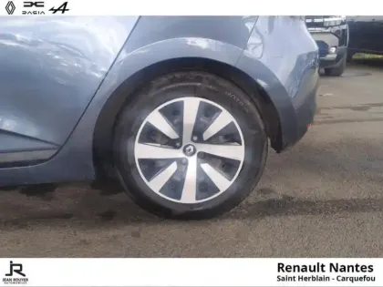 Photo 8 Renault Clio  1.6 E-Tech hybride 145ch Equilibre