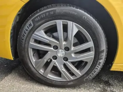 Photo 8 Peugeot 208  1.2 PureTech 100ch S&S Style