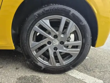 Photo 7 Peugeot 208  1.2 PureTech 100ch S&S Style