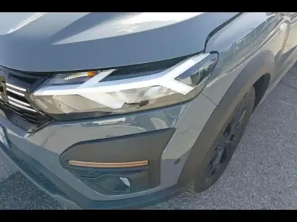 Photo 13 Dacia Jogger  1.6 hybrid 140ch Extreme 7 places -24