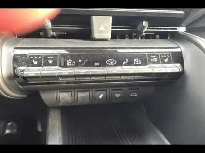 Photo 13 Toyota C-HR  1.8 Hybride 140ch Design NG23