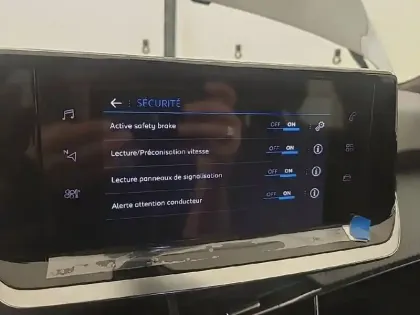 Photo 19 Peugeot 2008  PureTech 130 S&S EAT8