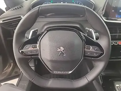 Photo 8 Peugeot 2008  PureTech 130 S&S EAT8