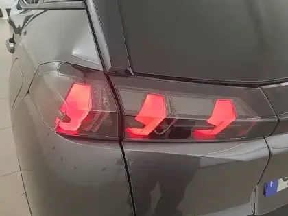 Photo 16 Peugeot 2008  PureTech 130 S&S EAT8