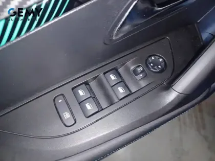 Photo 11 Peugeot 2008  PureTech 130 S&S EAT8