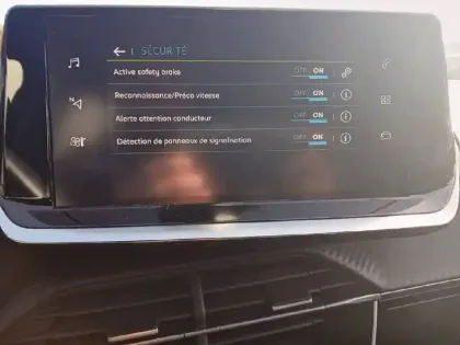 Photo 21 Peugeot 208  Electrique 50 kWh 136ch