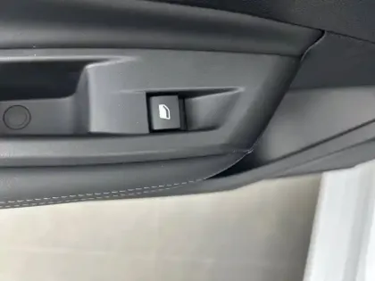 Photo 17 Peugeot 308  SW Hybrid 145 e-DCS6