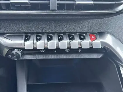 Photo 67 Peugeot 3008  BlueHDi 130ch S&S BVM6