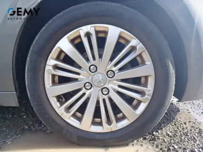 Photo 18 Peugeot 208  1.6 BlueHDi 75ch S&S BVM5