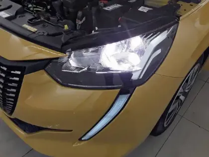 Photo 57 Peugeot 208  PureTech 75 S&S BVM5