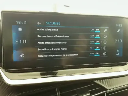 Photo 19 Peugeot 2008 Gén. II Ph1 NG GT 5