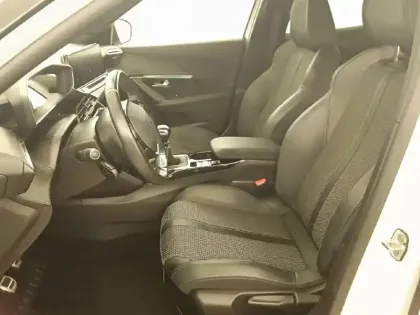 Photo 10 Peugeot 2008 Gén. II Ph1 NG GT 5