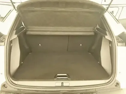 Photo 5 Peugeot 2008 Gén. II Ph1 NG GT 5