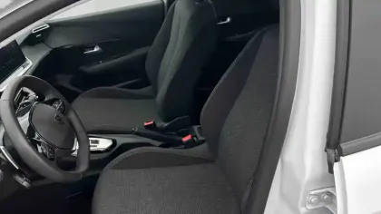 Photo 10 Peugeot 208  Hybrid 110 ch e-DCS6