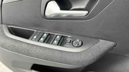 Photo 13 Peugeot 208  Hybrid 110 ch e-DCS6