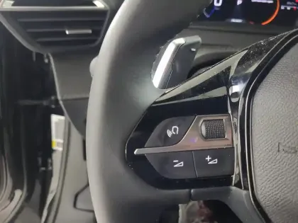 Photo 16 Peugeot 2008  Hybrid 145 e-DCS6