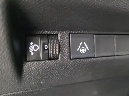 Photo 21 Peugeot 2008  Hybrid 145 e-DCS6