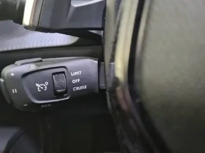 Photo 83 Peugeot 2008  Hybrid 145 e-DCS6